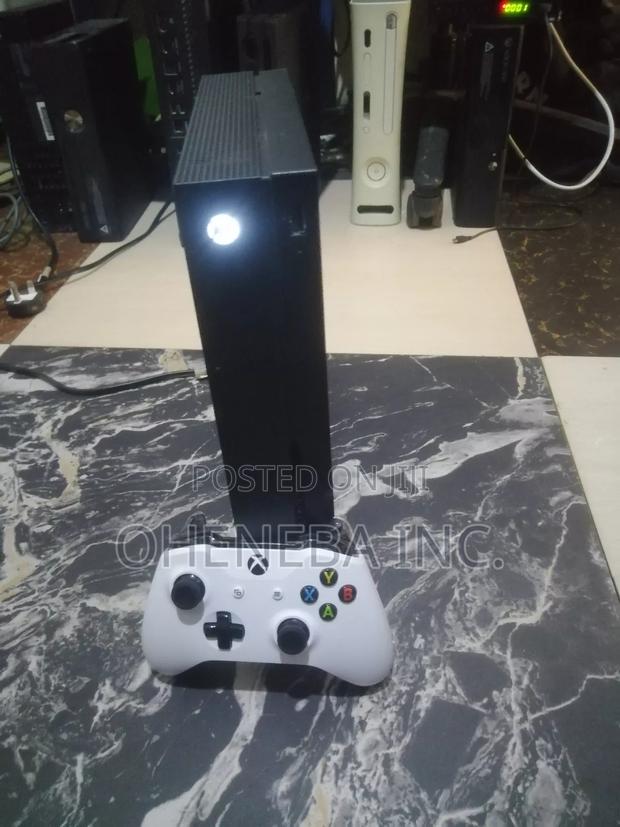 Xbox One X With 11 Games Installed · Photo 6