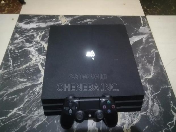 Ps4 Pro With FC27+ 6 More Games Installed +2 Controllers · Photo 1