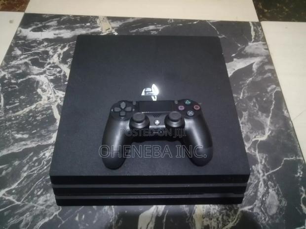 Ps4 Pro With FC27+ 6 More Games Installed +2 Controllers · Photo 2