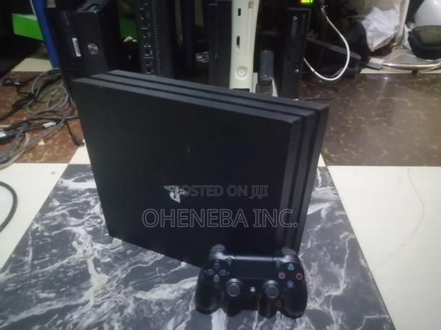 Ps4 Pro With FC27+ 6 More Games Installed +2 Controllers · Photo 3