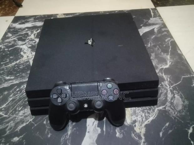 Ps4 Pro With FC27+ 6 More Games Installed +2 Controllers · Photo 4