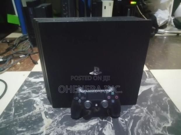 Ps4 Pro With FC27+ 6 More Games Installed +2 Controllers · Photo 5