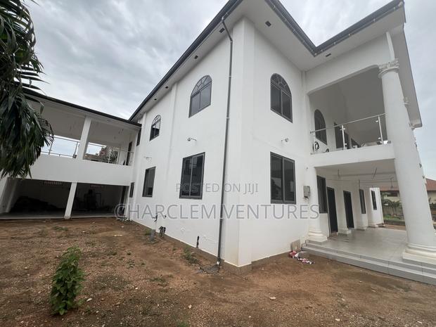11bdrm House in Charclem Ventures Adjiriganor for sale · Photo 4