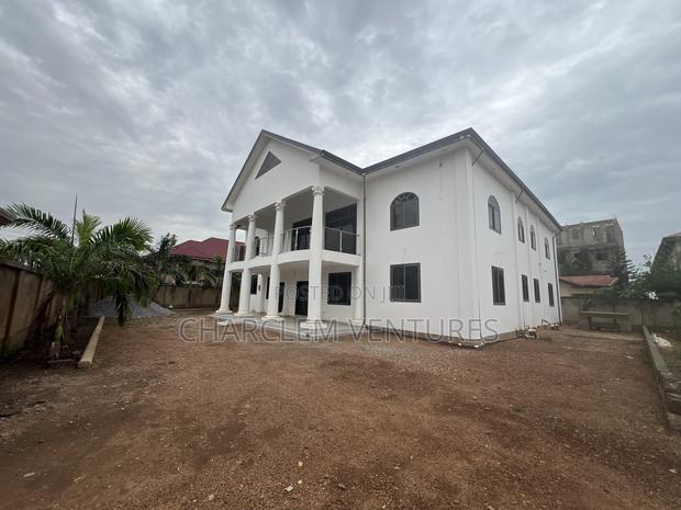 11bdrm House in Charclem Ventures Adjiriganor for sale · Photo 1
