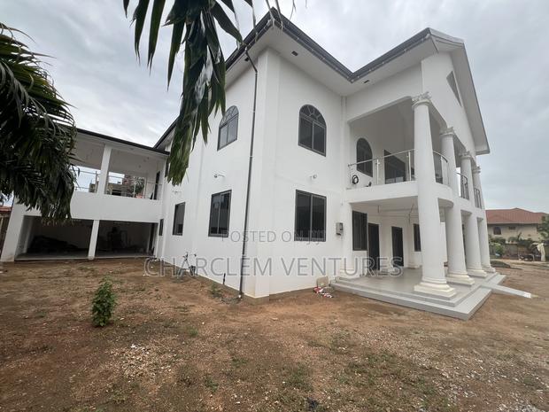 11bdrm House in Charclem Ventures Adjiriganor for sale · Photo 3