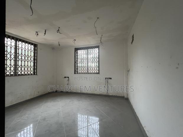 11bdrm House in Charclem Ventures Adjiriganor for sale · Photo 6