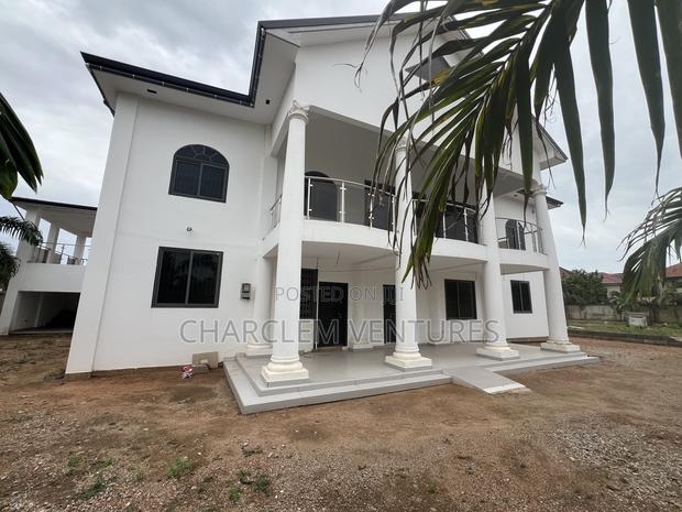 11bdrm House in Charclem Ventures Adjiriganor for sale · Photo 2