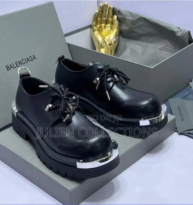 Balenciaga Leather Black Derby Shoe · Photo 1