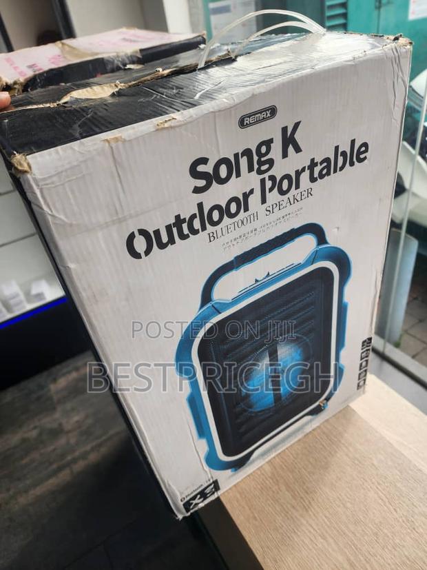 Remax Song K Outdoor Portable Bluetooth Speaker · Photo 2