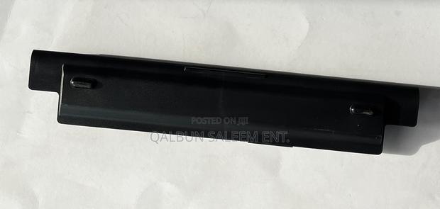 Dell Xcrmd 3521 Laptop Replacement Battery · Photo 4