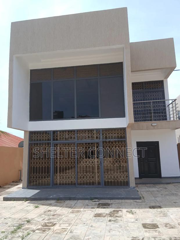4bdrm Duplex in Oyarifa for sale · Photo 1