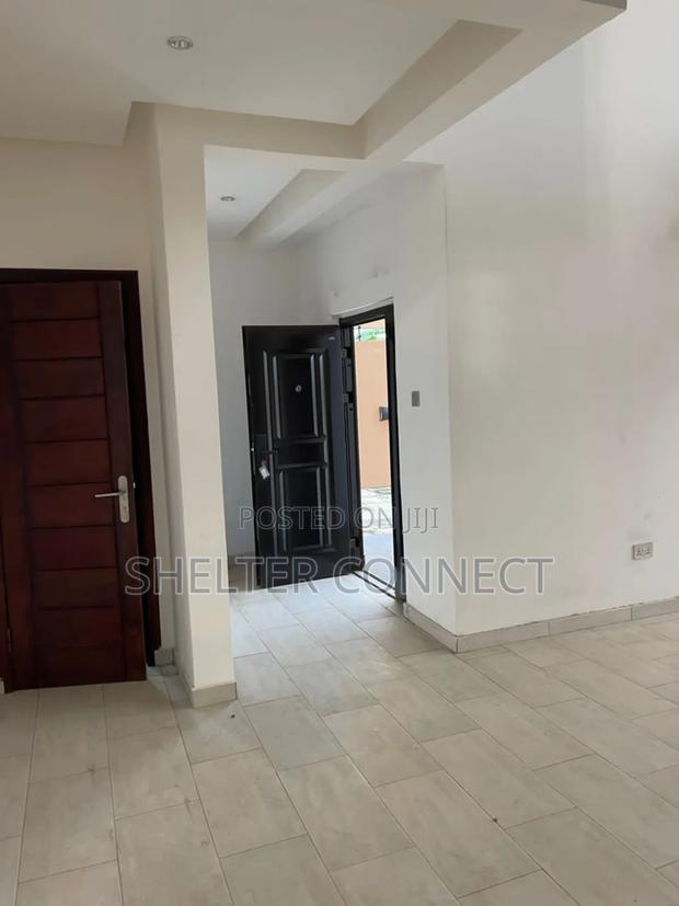 4bdrm Duplex in Oyarifa for sale · Photo 8
