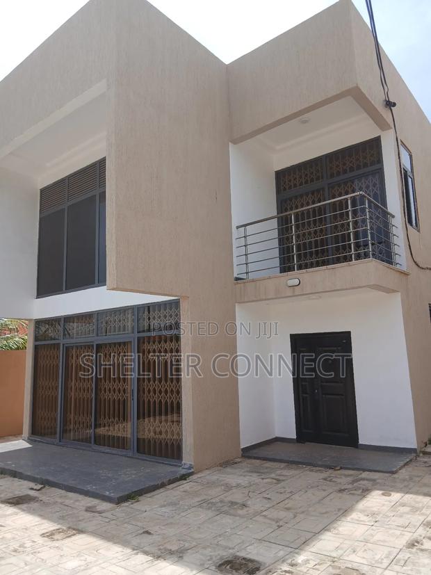 4bdrm Duplex in Oyarifa for sale · Photo 2