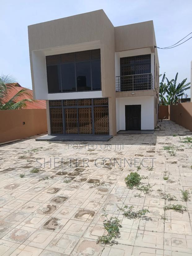 4bdrm Duplex in Oyarifa for sale · Photo 3