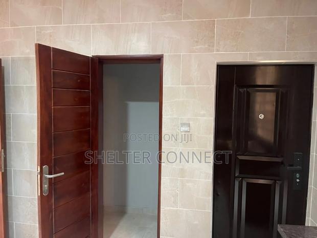 5bdrm Duplex in Oyarifa for sale · Photo 4