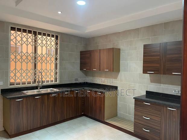5bdrm Duplex in Oyarifa for sale · Photo 5