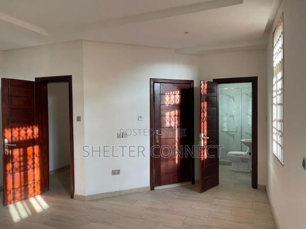 5bdrm Duplex in Oyarifa for sale · Photo 6