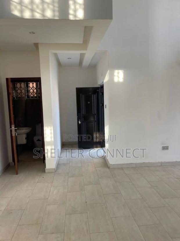 5bdrm Duplex in Oyarifa for sale · Photo 7