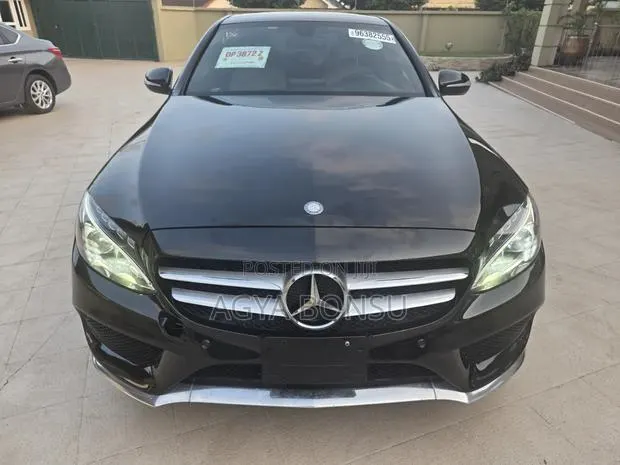 Mercedes-Benz C300 Luxury 4dr AWD 4Matic Sedan (2.0L 4cyl 7A) 2015 · Photo 1