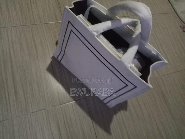 Large Capacity Tote Bag · Photo 3