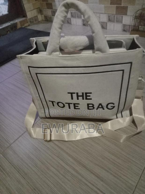 Large Capacity Tote Bag · Photo 1