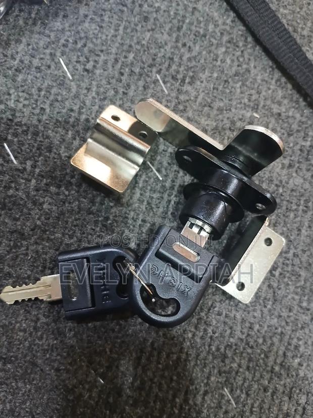 Cabinet Cam Lock · Photo 2