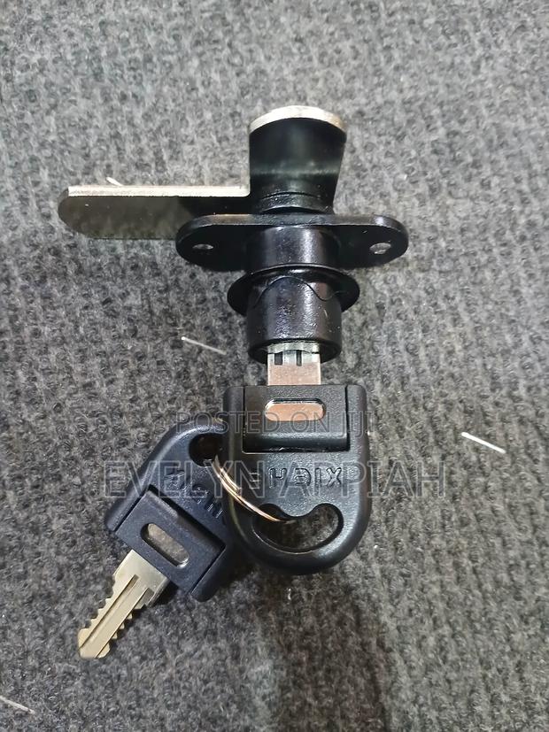 Cabinet Cam Lock · Photo 3