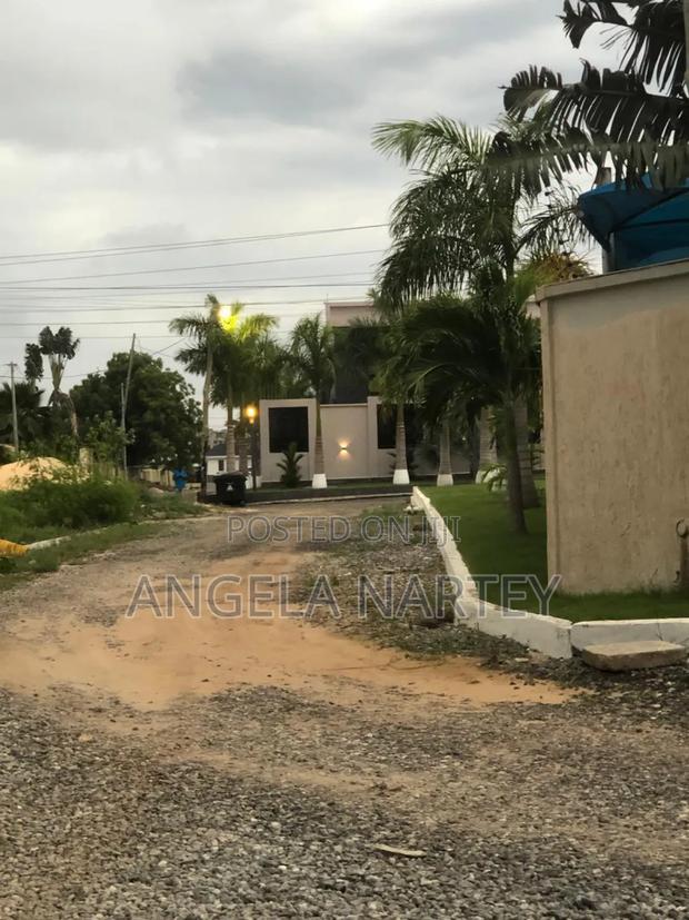 Two and Half Plots in Sakumono Estates · Photo 8
