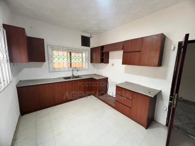 5bdrm House in Manet Court Estate, Spintex for rent · Photo 8