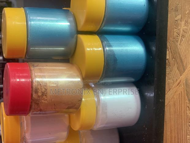 Mica and Metalic Expoxy Colorants · Photo 3