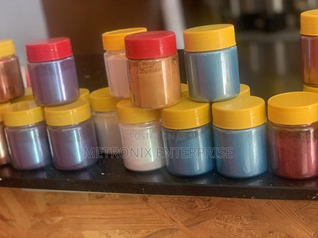 Mica and Metalic Expoxy Colorants · Photo 2