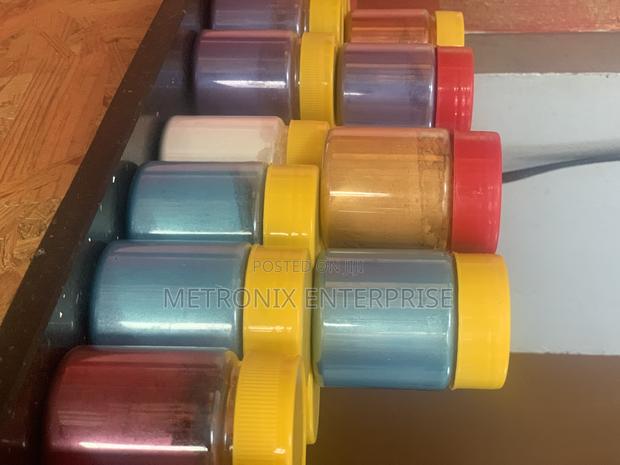 Mica and Metalic Expoxy Colorants · Photo 4