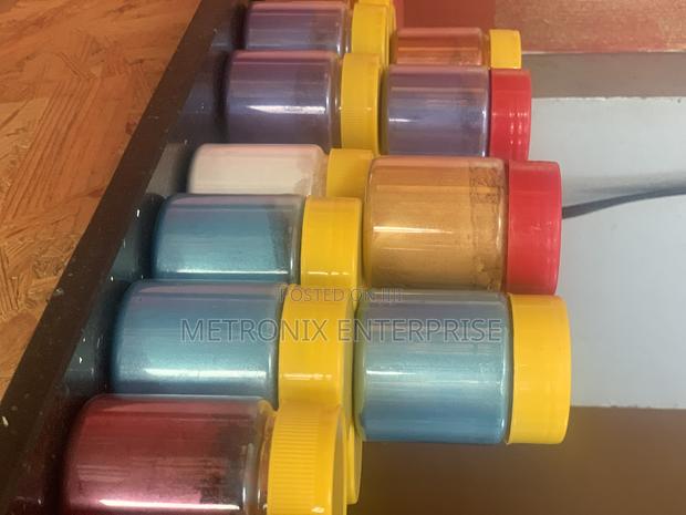 Mica and Metalic Expoxy Colorants · Photo 1