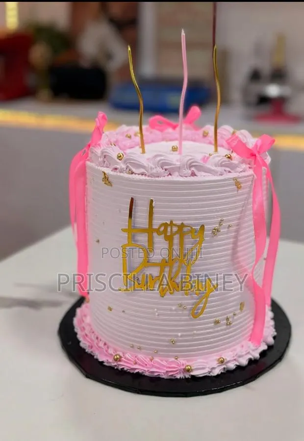 Delicious Whipped Strawberry Cream Cake · Photo 1