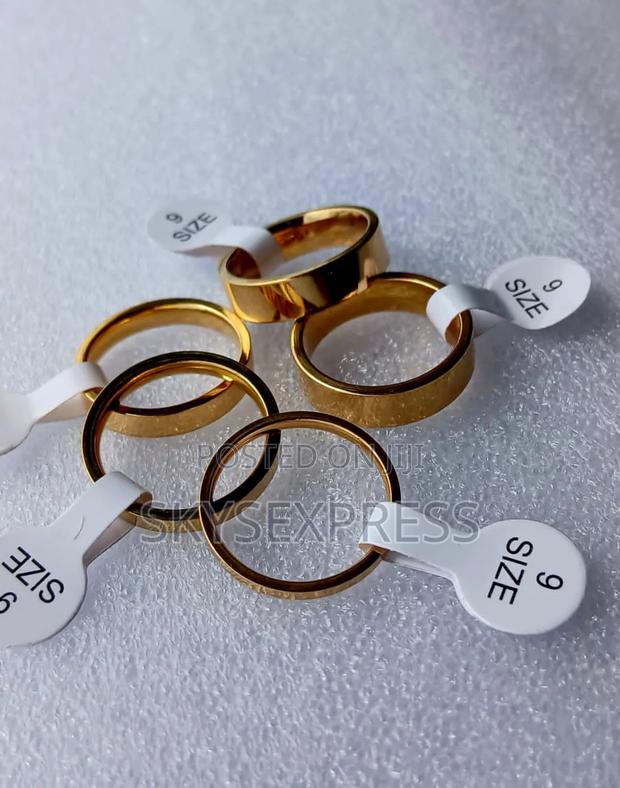 Gold Stainless Steel Rings · Photo 2