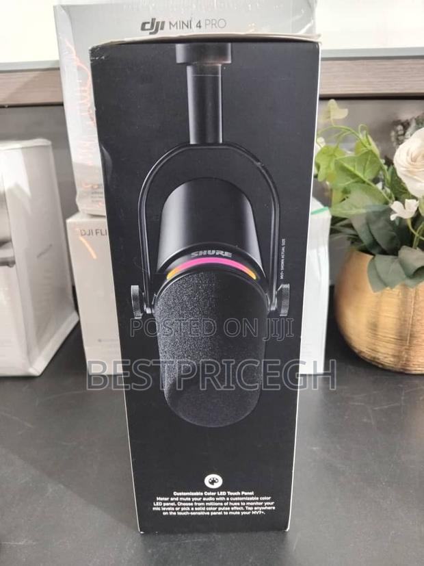 Shure Mv7+ Podcast Dynamic Microphone · Photo 3