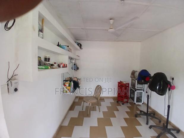 4bdrm House in Owner, Nsawam Adoagyiri Municipal for sale · Photo 5