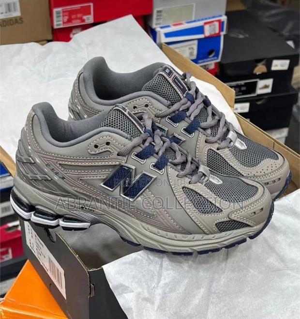 Authentic New Balance Grey 1906 Sneaker · Photo 2