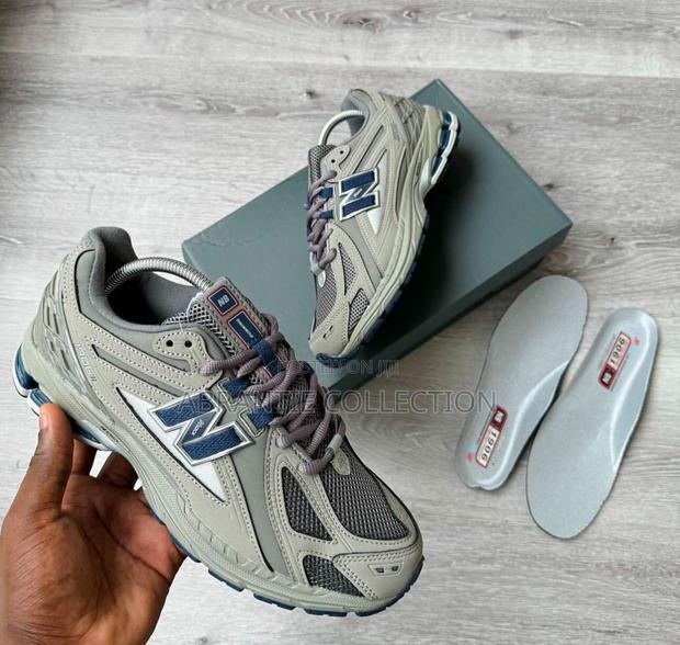 Authentic New Balance Grey 1906 Sneaker · Photo 1