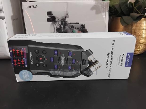 Zoom H6essential 6-Track 32-Bit Float Portable Recorder. · Photo 2