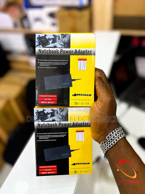 Universal Laptop Power Adapter · Photo 2