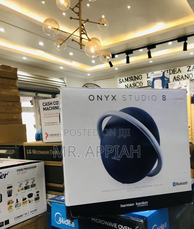 Get Affordable Harman Kardon Onyx 8 Audio Bluetooth Speaker · Photo 1