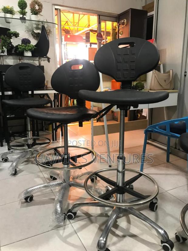Adjustable Lab Stool · Photo 1