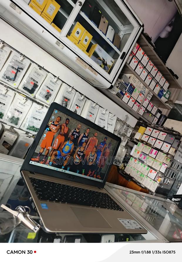 Laptop Asus 4GB Intel Core I3 HDD 1T · Photo 6