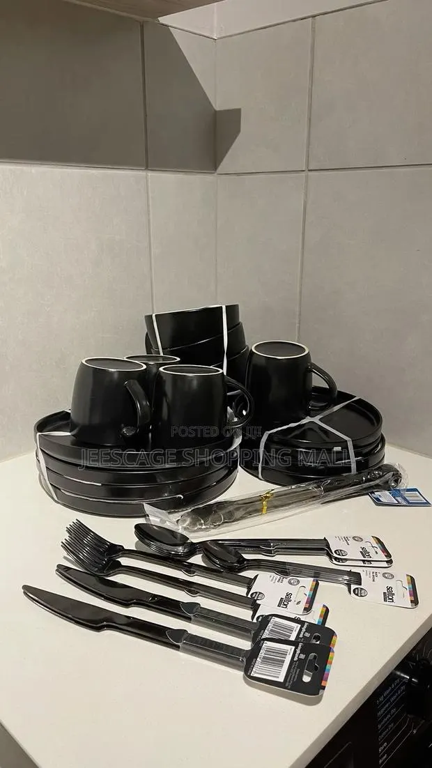 16-Piece Set of Black Stoneware Dinnerware · Photo 4