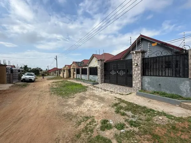 3bdrm House in Ayikai Doblo Kas, Amasaman for sale · Photo 4