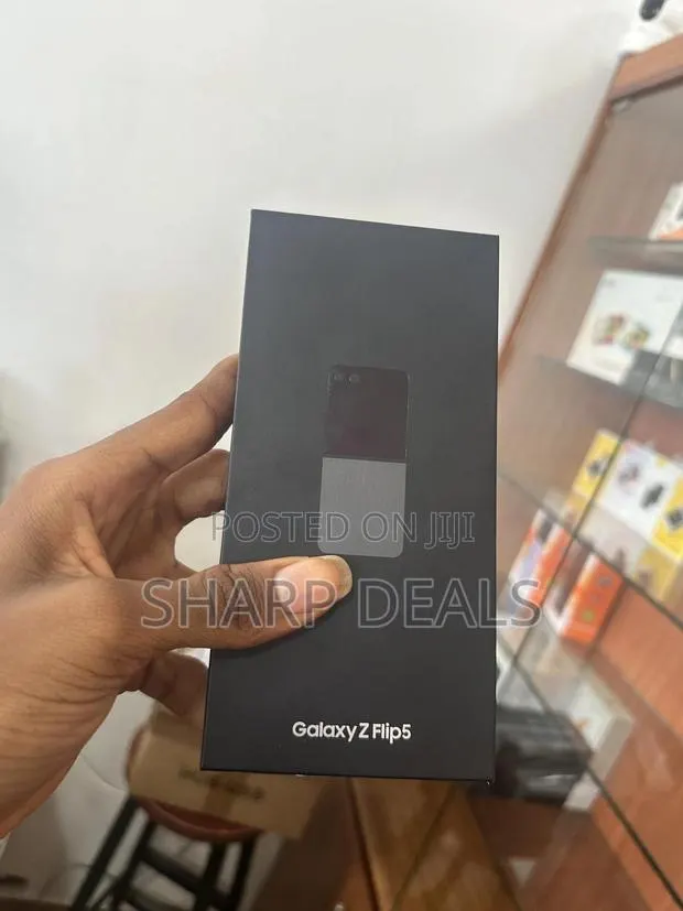 New Samsung Galaxy Z Flip 5 256 GB Black · Photo 1