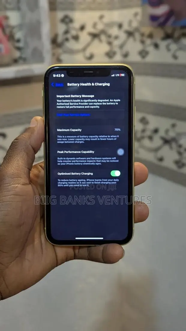 Apple iPhone 11 64 GB Yellow · Photo 1