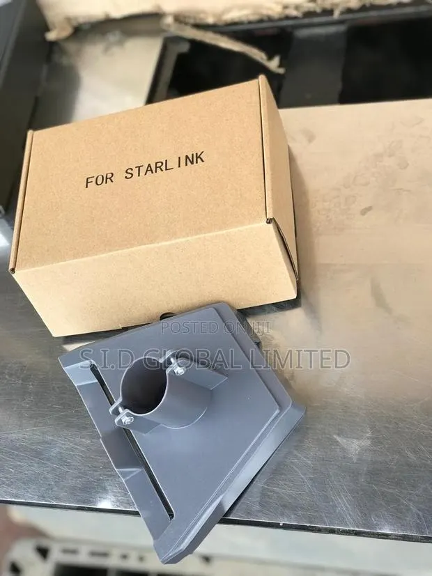 No Screws Needed: Lightweight Plastic Pipe Adapter for Starlink · Photo 1