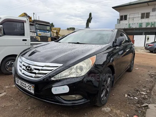 Hyundai Sonata Limited 2.0T Sedan (2.0L 4cyl 6A) 2013 Black · Photo 1